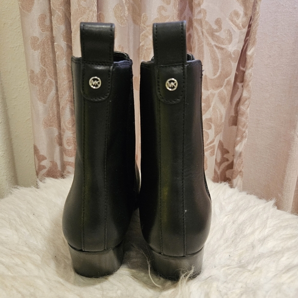 MICHAEL KORS - Black Leather Booties - Size 8.5 - Retail $248 - Picture 3 of 5